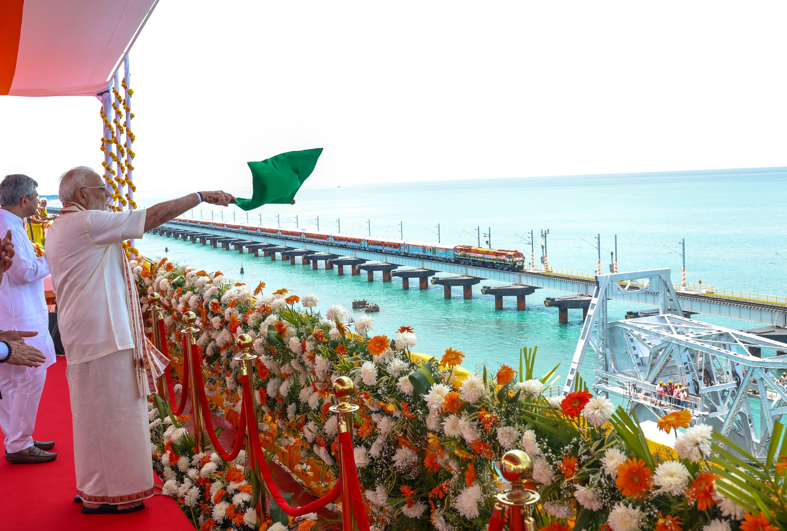 PM મોદીએ 700 કરોડના ખર્ચે બનેલ પંબન બ્રિજનું લોકાર્પણ કર્યું