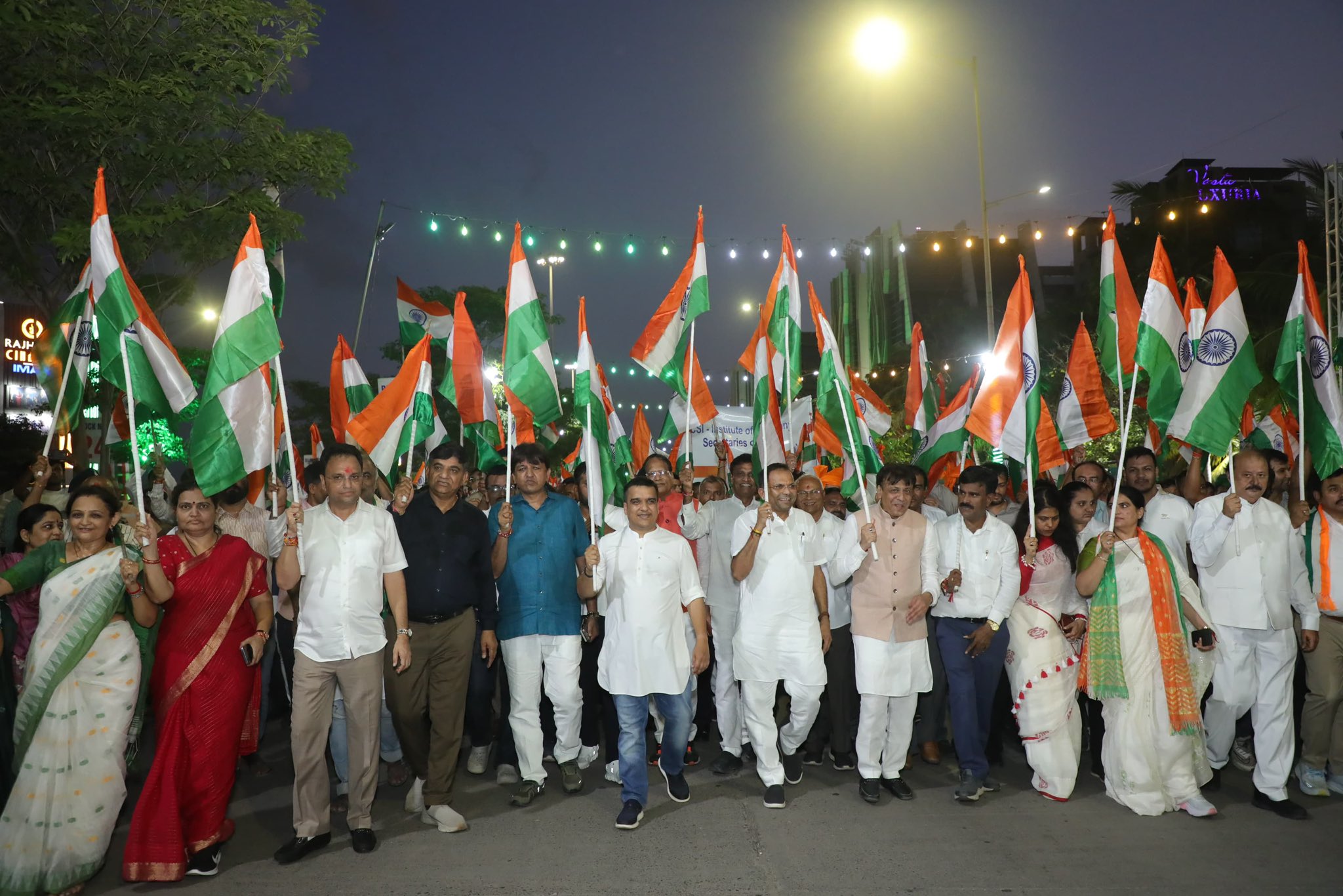 સુરતમાં યોજાઈ ભવ્ય તિરંગા યાત્રા, દુનિયા એ લીધી નોંધ