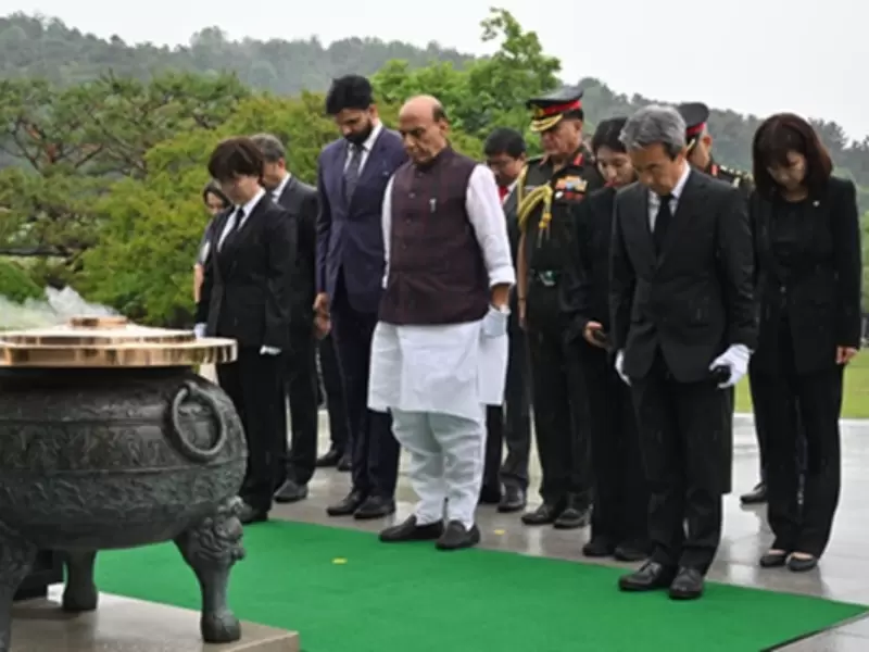  वीरभूमि पर राजनाथ सिंह।  