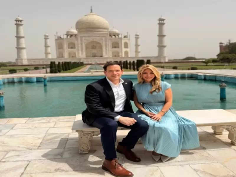  अमेरिका के विदेश मंत्री मार्को रुबियो ने अपनी पत्नी जेनेट के साथ ऐतिहासिक ताजमहल का दीदार किया।  