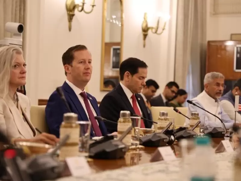  नई दिल्ली में आयोजित क्वाड बैठक के दौरान भारत में अमेरिका के राजदूत सर्जियो गोर, अमेरिकी विदेश मंत्री मार्को रुबियो और भारत के विदेश मंत्री एस जयशंकर। 