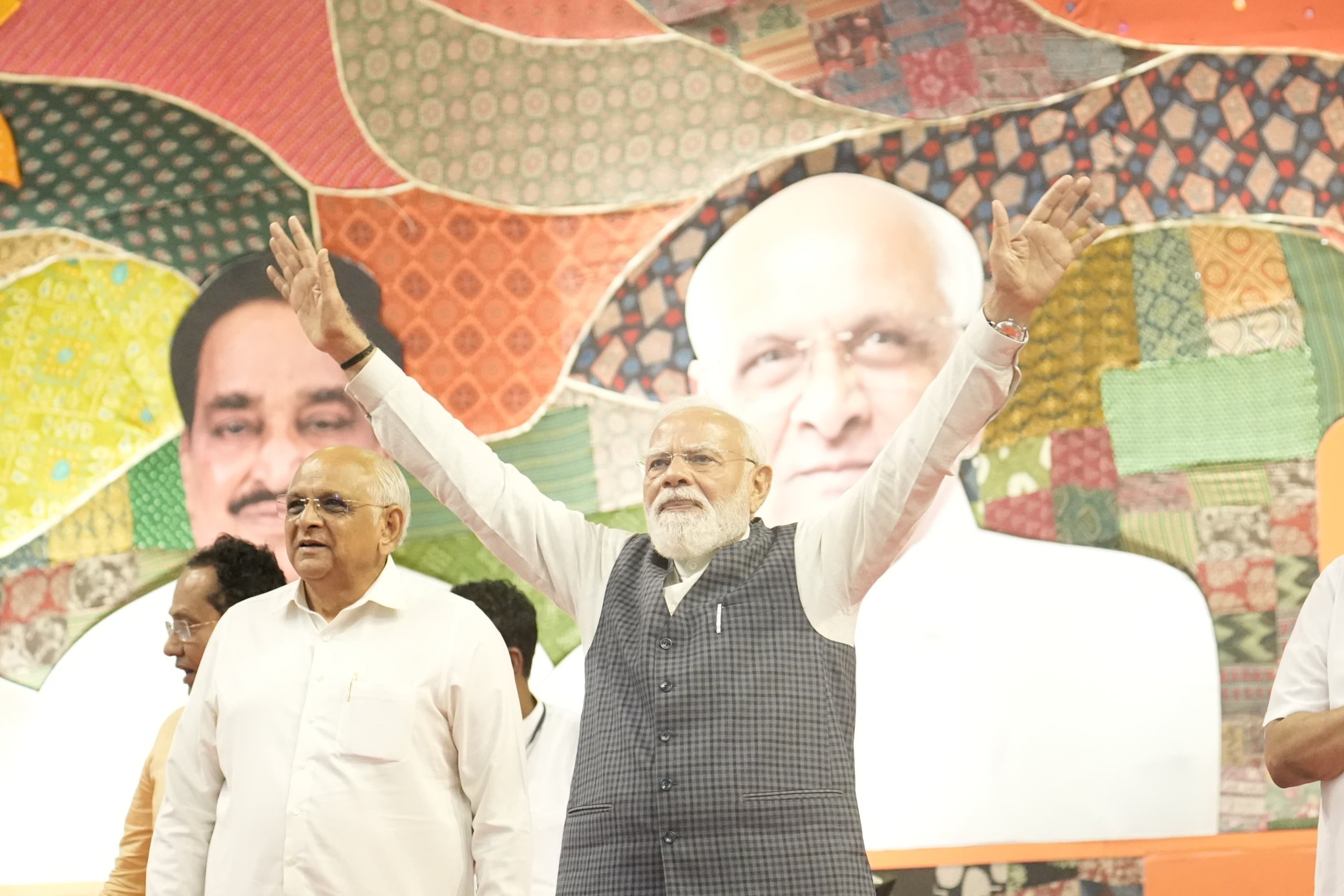 PM મોદીની સુરતથી વિરોધીઓ પર પ્રહાર, આત્મનિર્ભર ભારતની મજાક ઉડાવનારાઓને આપ્યો જવાબ.