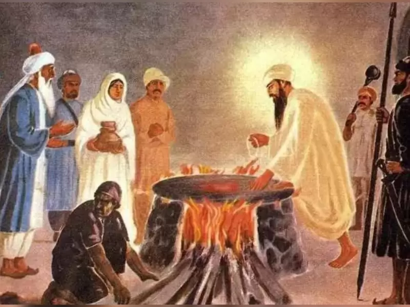  ਜ਼ਾਲਿਮਾਂ ਵੱਲੋਂ ਭਰ ਗਰਮੀ ਦੇ ਮੌਸਮ ਵਿਚ ਗੁਰੂ ਸਾਹਿਬ ਨੂੰ ਤੱਤੀ ਤਵੀ ਤੇ ​​ਬਿਠਾਇਆ ਗਿਆ 