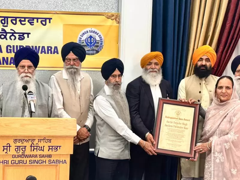  ਸ. ਬਹਾਦਰ ਸਿੰਘ ਜੀ ਡਿਸਟਿੰਗਵਿਸ਼ਡ ਪੰਥਕ ਸੇਵਾ ਸਨਮਾਨ ਪ੍ਰਾਪਤ ਕਰਦੇ ਹੋਏ 