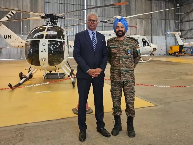  भारतीय राजदूत ने यूनाइटेड नेशंस मेडल से सम्मानित होने पर मेजर सिंह को बधाई दी। 