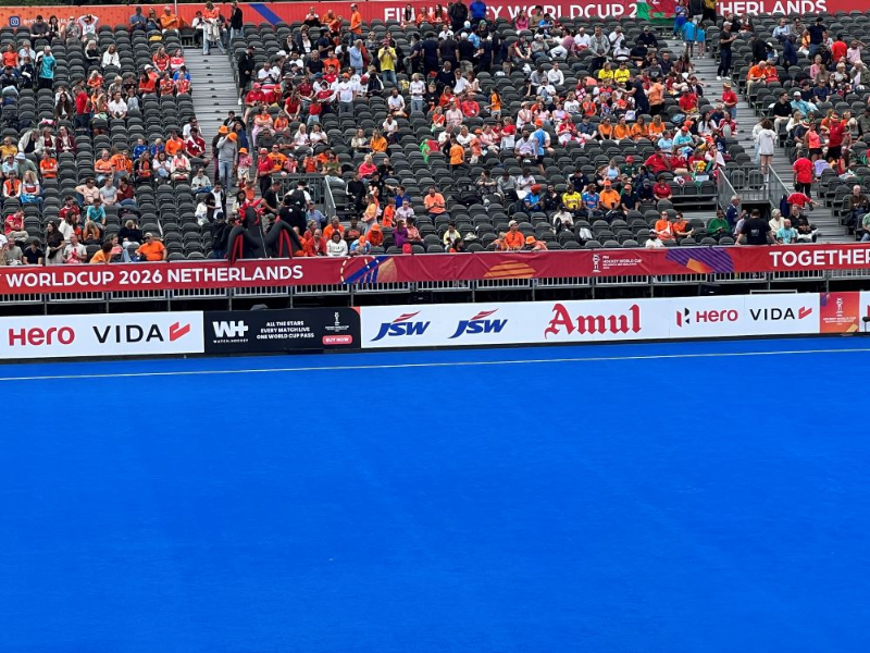  FIH વર્લ્ડકપ મેચના સ્ટેડિયમમાં ભારતીય સ્પોન્સર કંપનીના બ્રાન્ડ લોગો 
