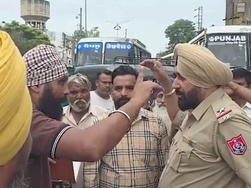  ਪੰਜਾਬ ਬੰਦ ਦੌਰਾਨ ਅੰਮ੍ਰਿਤਸਰ ’ਚ ਪੁਲਸ ਤੇ ਸਿੱਖ ਆਗੂਆਂ ਵਿਚਾਲੇ ਤਕਰਾਰ, ਕਈ ਹਿਰਾਸਤ ’ਚ 